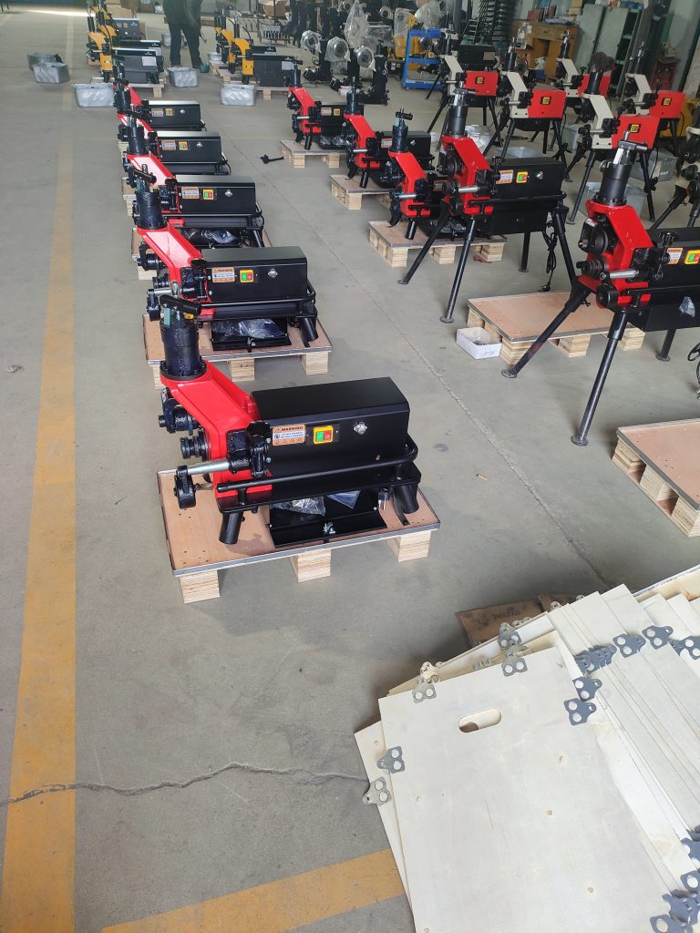 Pipe roll grooving machine with red color